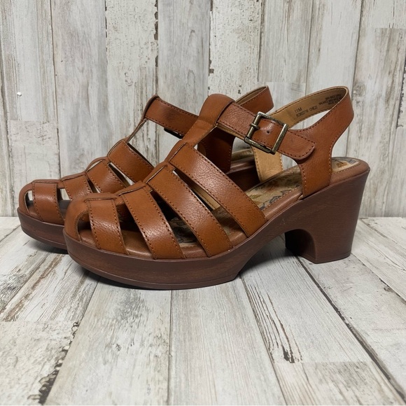 Women's B.O.C. Capri Clogs Tan SIze 11 Medium New - Picture 2 of 10